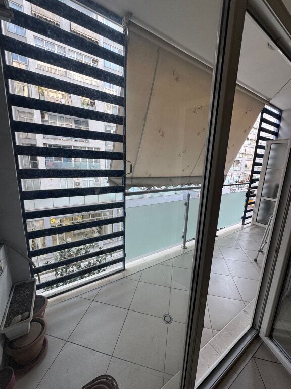 Shitet apartament 1+1 komuna parisit