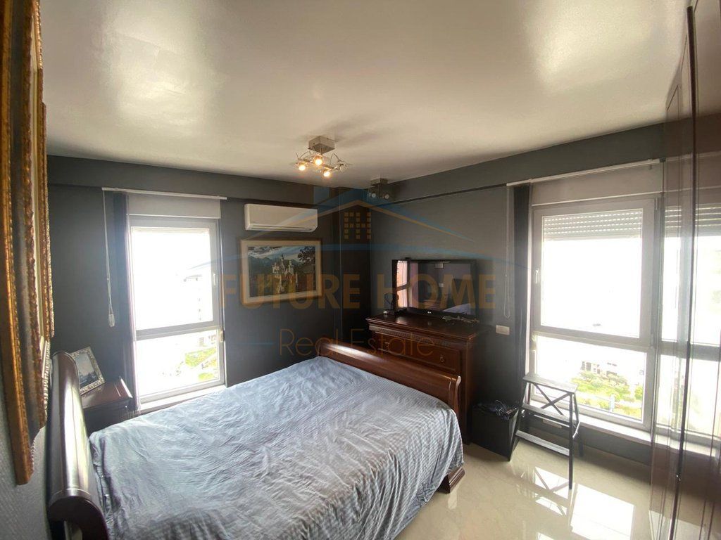 Apartment 3+1+2 for sale Kompleksi Kontakt 21 Dhjetori