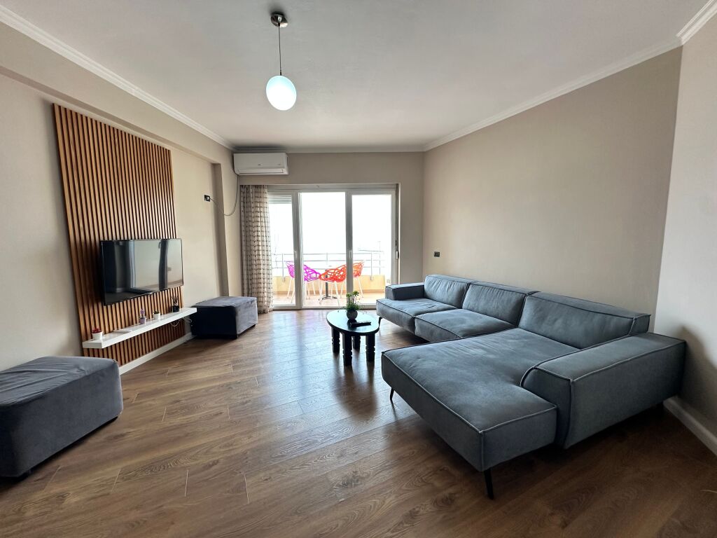 Apartament me pamje nga deti për qira afatgjatë Vlorë