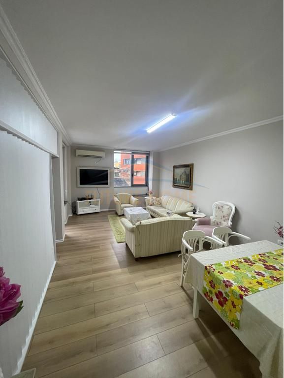 Qera, Apartament 2+1+2 Qender Tirane