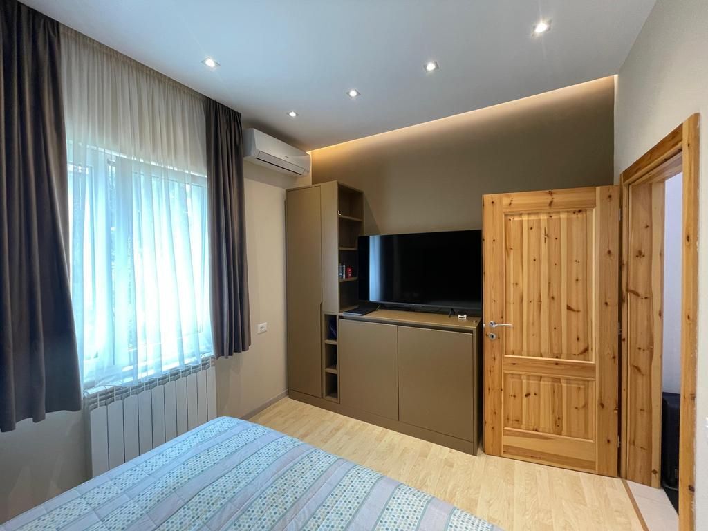 VILE ME QIRA PRANE KOMPLEKSIT TE VILAVE AMERIKANE!