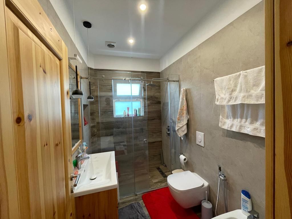 VILE ME QIRA PRANE KOMPLEKSIT TE VILAVE AMERIKANE!