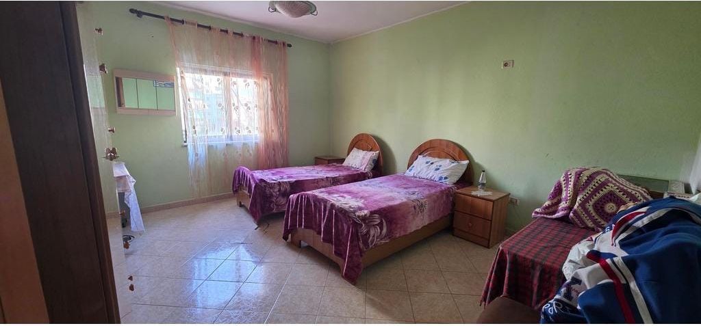 Apartament 3+1+2 per shitje Komuna e Parisit !