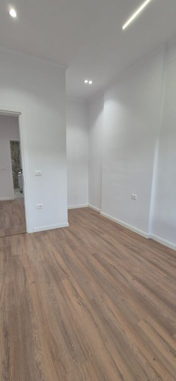 Shitet Apartament 2+1  Rr.Bardhyl.