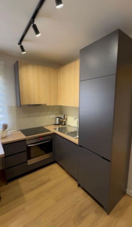 Apartament 1+1 me qera tek pazari i ri prane qendres 50,000 lek