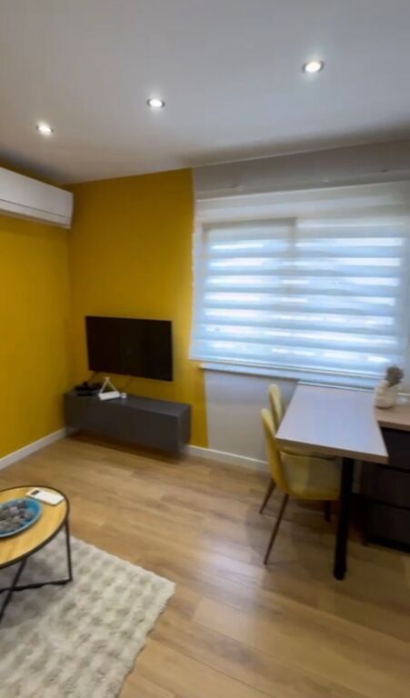 Apartament 1+1 me qera tek pazari i ri prane qendres 50,000 lek