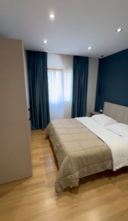 Apartament 1+1 me qera tek pazari i ri prane qendres 50,000 lek