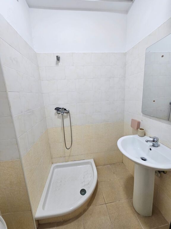 GARSONJERE PER SHITJE PRANE HOTEL Adriatik, Plazh,  DURRËS