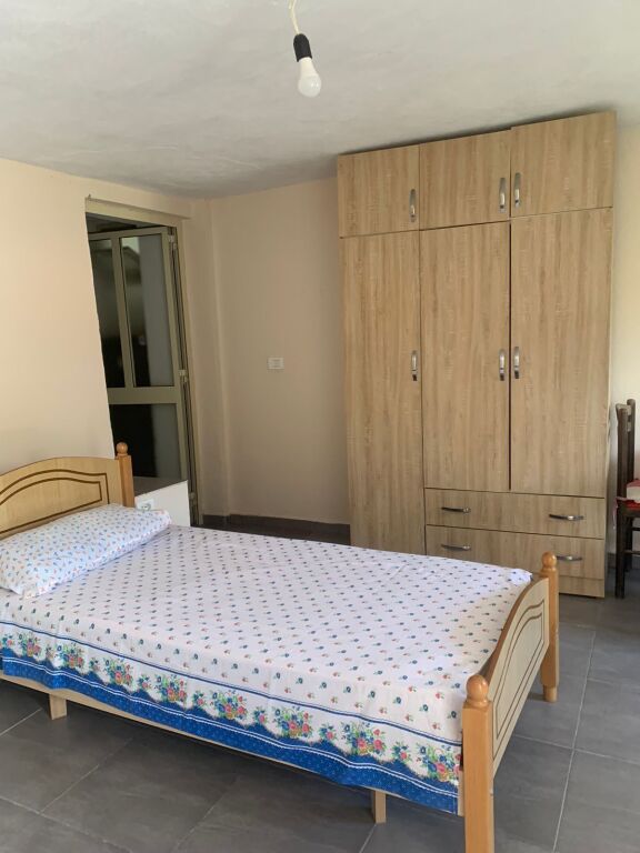 Jepet me qera garsoniere