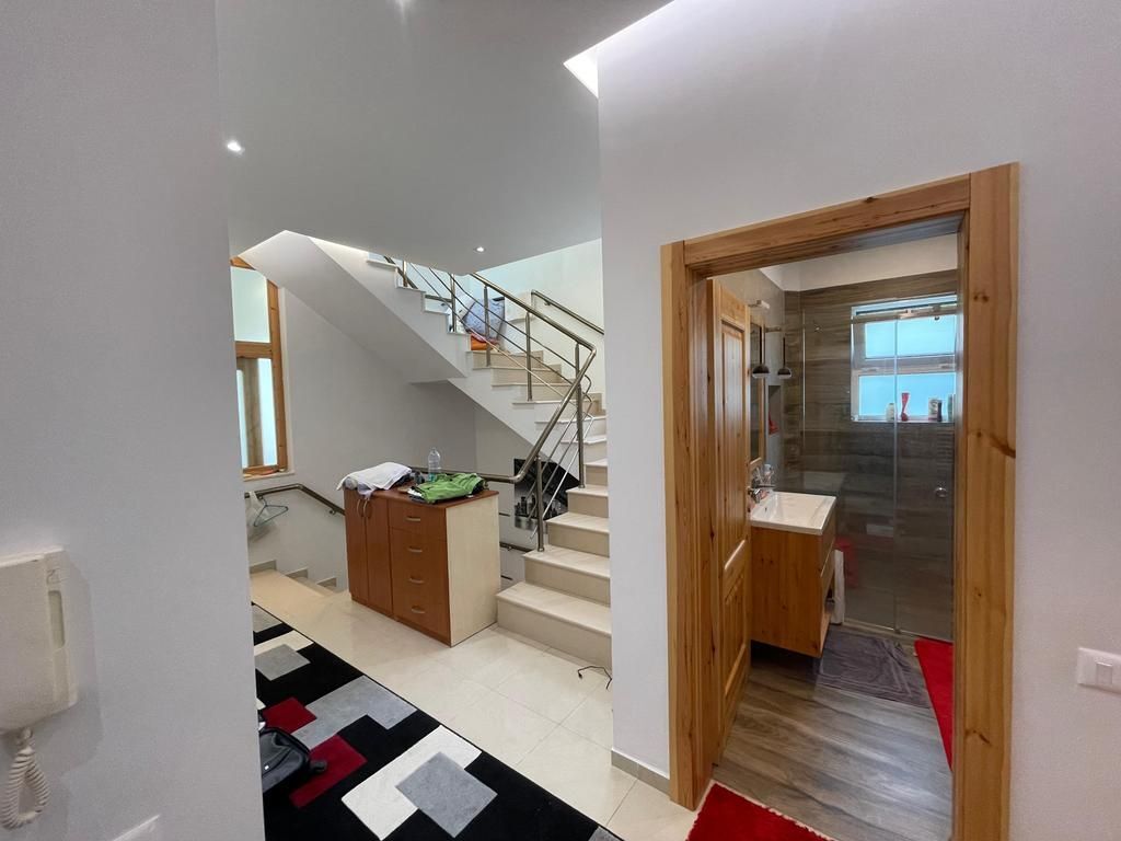 VILE ME QIRA PRANE KOMPLEKSIT TE VILAVE AMERIKANE!