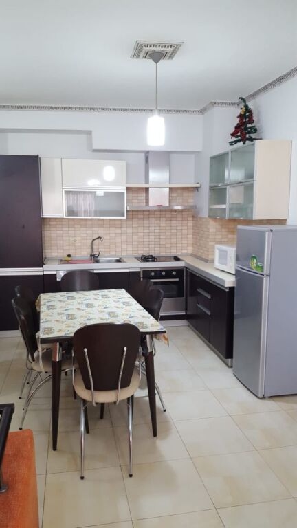 2+1,i mobiluar ne zog te zi prane logos,700 euro