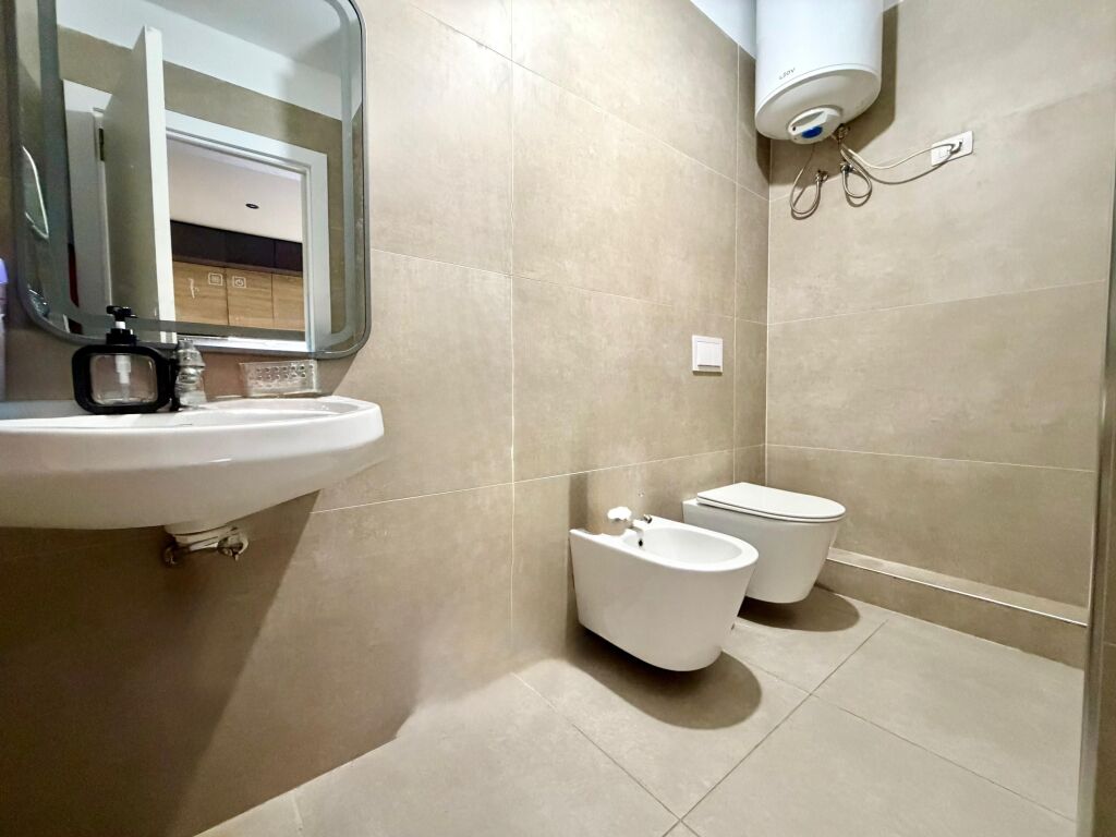 Shitet apartament 1+1 tek Kodra e Diellit