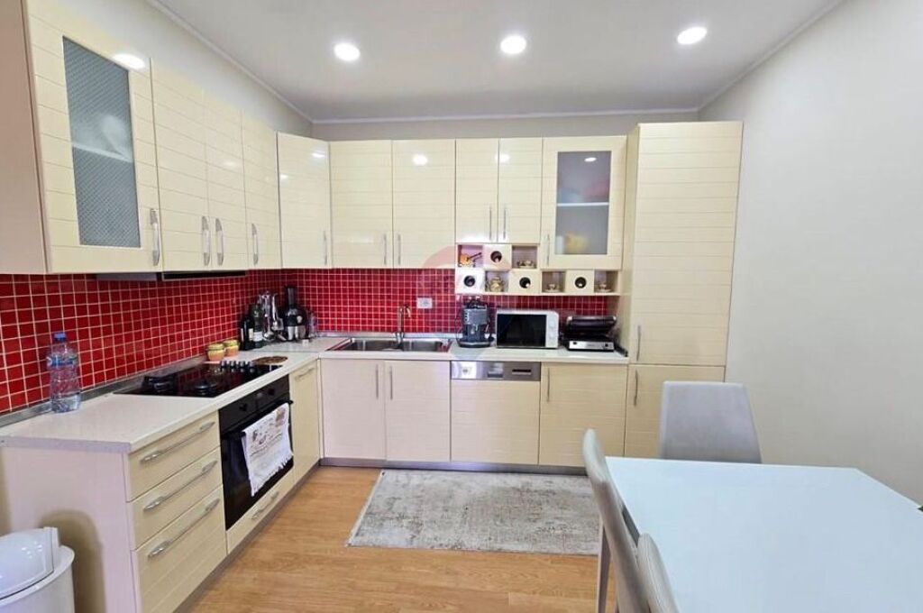 Apartament - Për Shitje - Stacioni i Trenit, Tiranë ID: 530201001-834