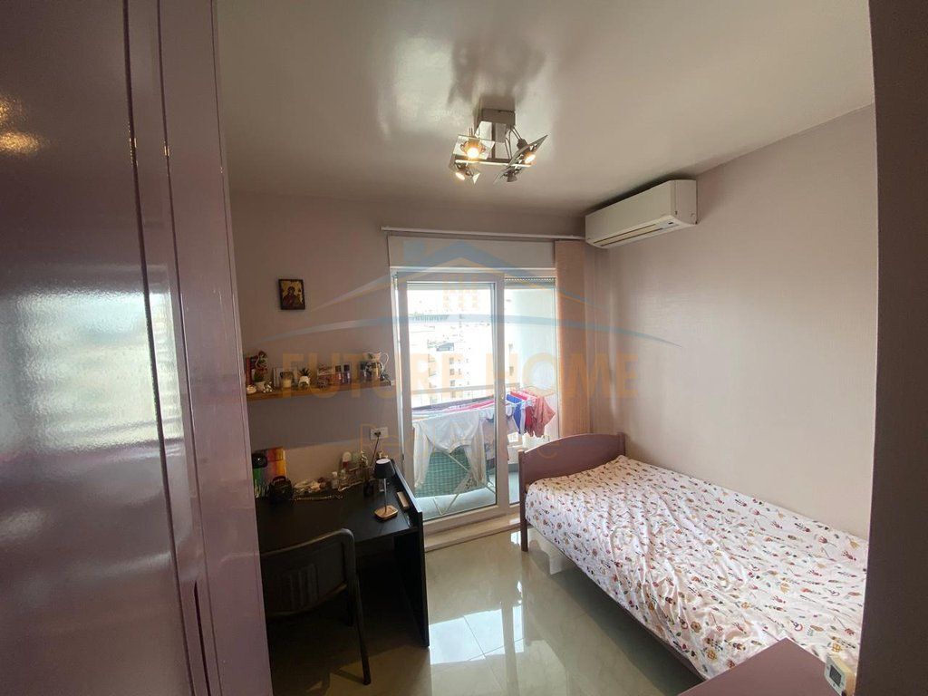 Apartment 3+1+2 for sale Kompleksi Kontakt 21 Dhjetori