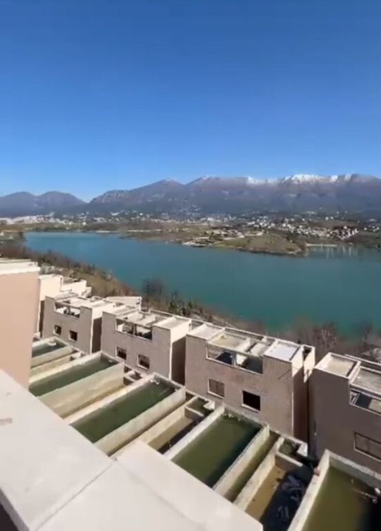 Villa in Vendita al Lago di Farka