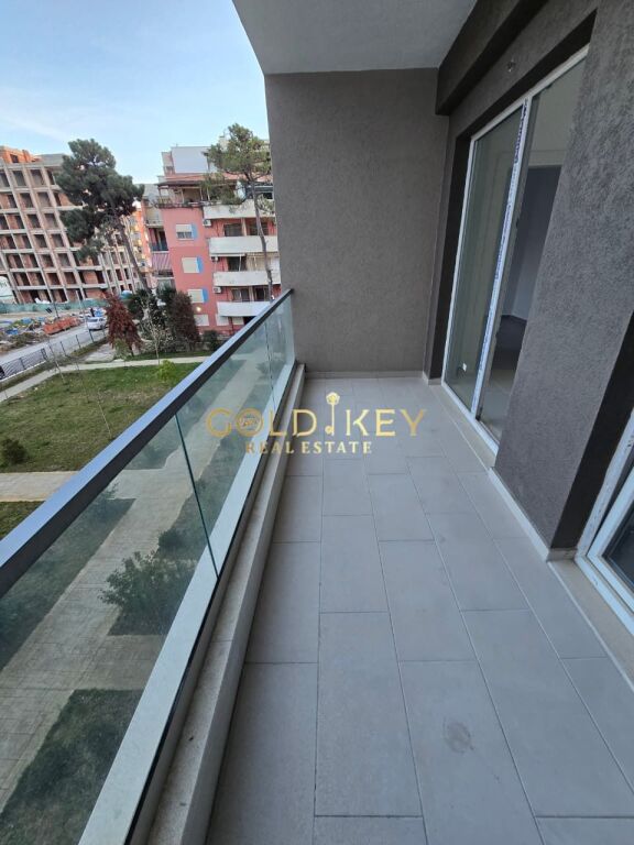 🏠 Shitet Apartament 1+1 Golem