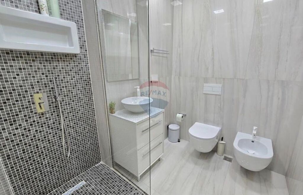 Apartament - Për Shitje - Stacioni i Trenit, Tiranë ID: 530201001-834