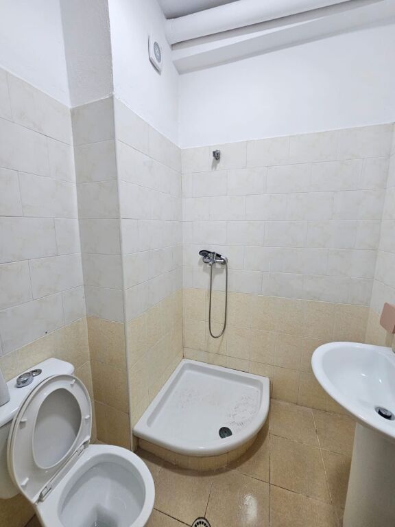 GARSONJERE PER SHITJE PRANE HOTEL Adriatik, Plazh,  DURRËS