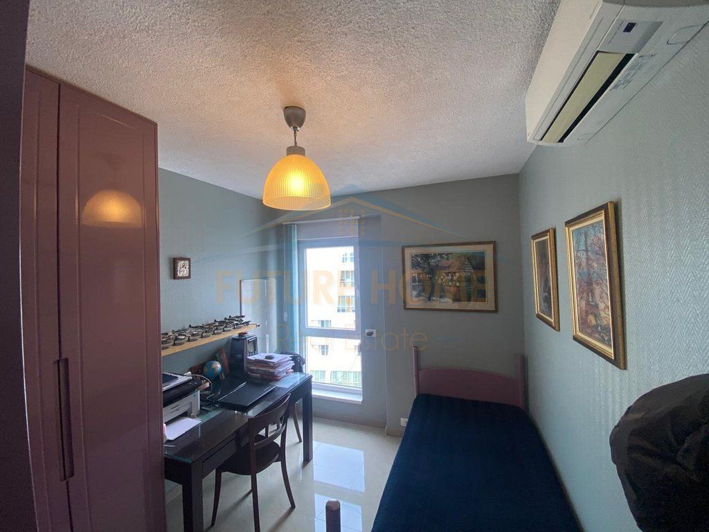 Apartment 3+1+2 for sale Kompleksi Kontakt 21 Dhjetori