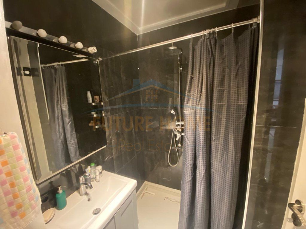 Apartment 3+1+2 for sale Kompleksi Kontakt 21 Dhjetori