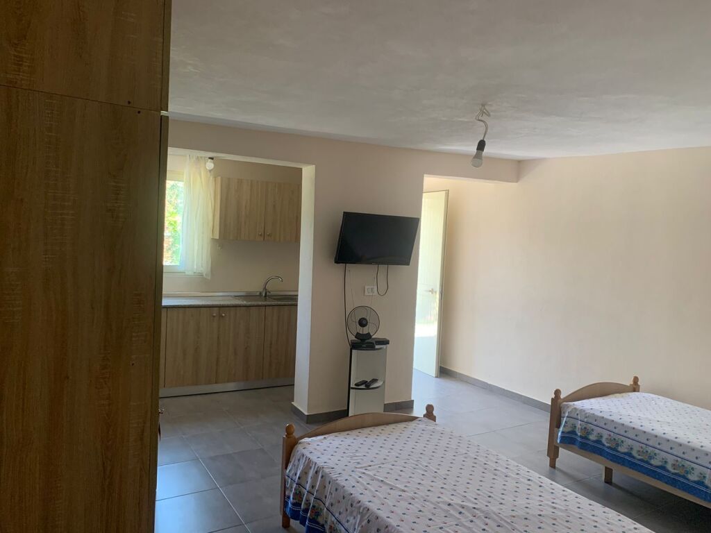 Jepet me qera garsoniere