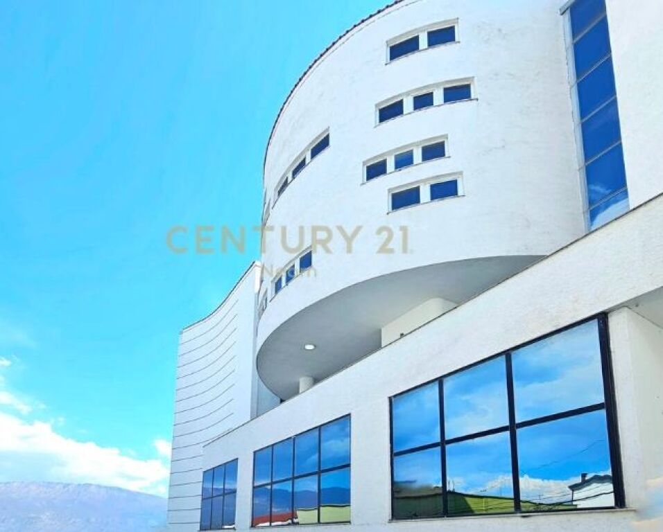 Business building for rent – large and flexible space