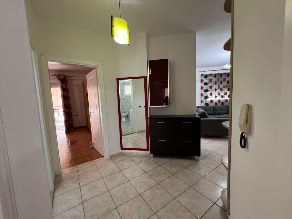 Office for rent in Garda e Republikes !