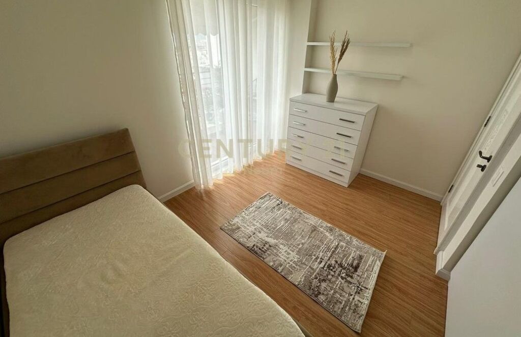 Apartament 2+1+2 me qira tek Liqeni i Thate