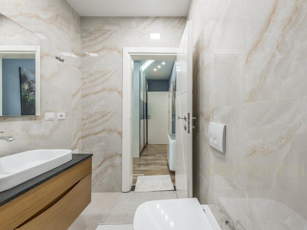 SHITET PENTHOUSE PRAKTIK PËR JETESË KOMODE!