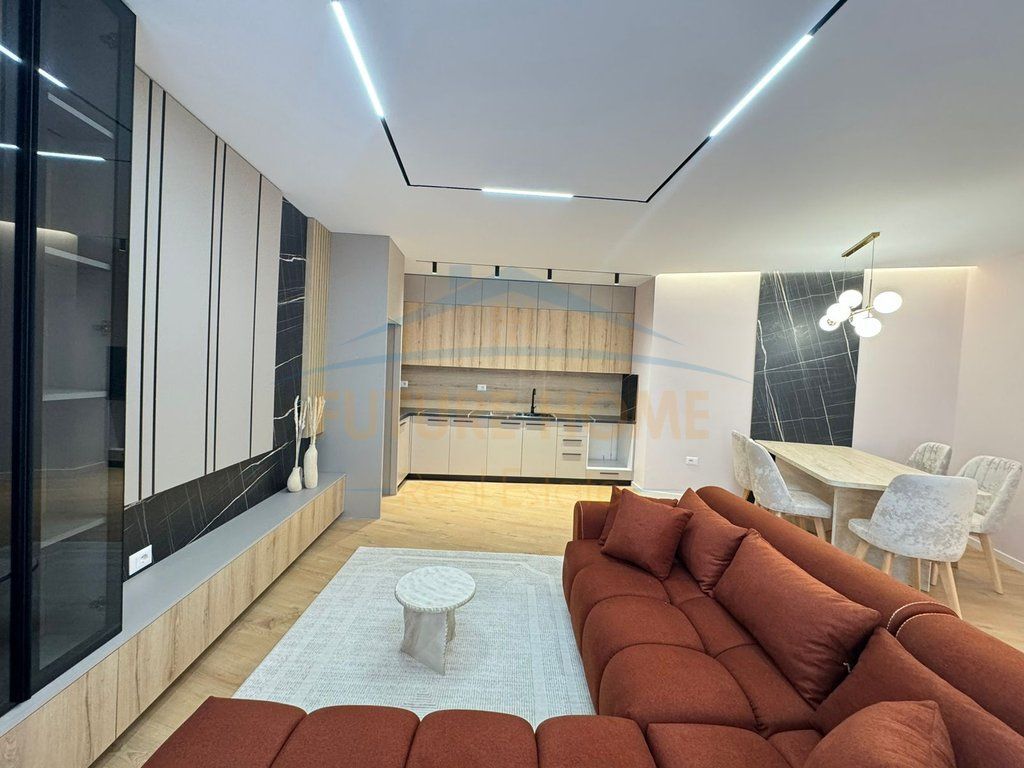 Shitet, Apartament 2+1+2, Unaza e Re