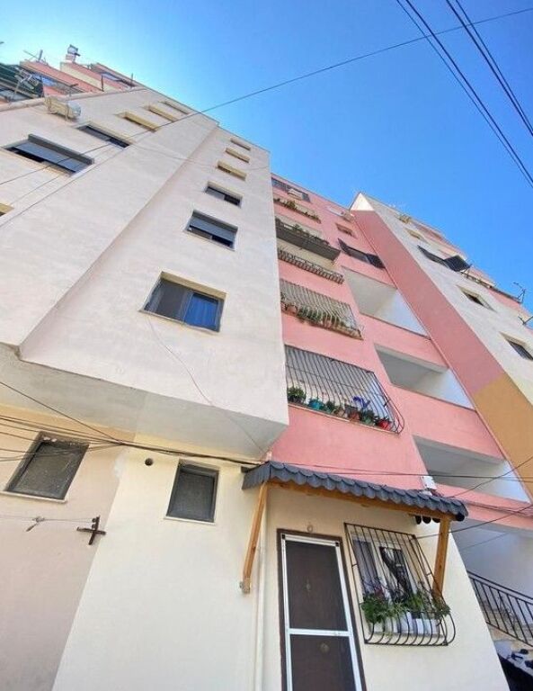 SHITET APARTAMENT 1+1 NE QENDER PRANE MUZEUMIT DURRES!