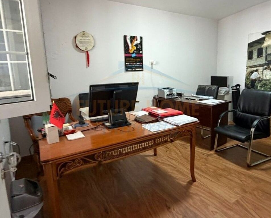 Affitto, Appartamento 2+1 per uffici, Centro, Tirana.