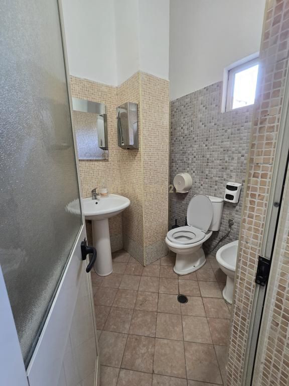 Ambient për Shitje në Durrës, pranë Rrugës Mujo Ulqinaku (1200 Euro/m2) !