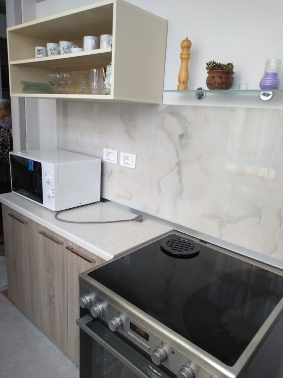 Apartament per qera 1+1 Te Pazari i Ri
