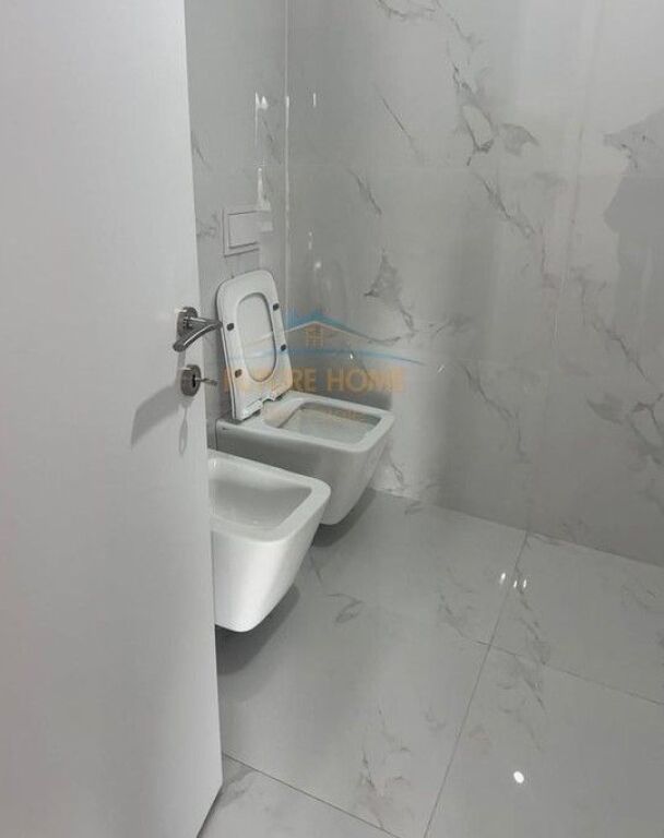 Affitto, Appartamento 2+1+2+Posto Auto, Accesso Tirana