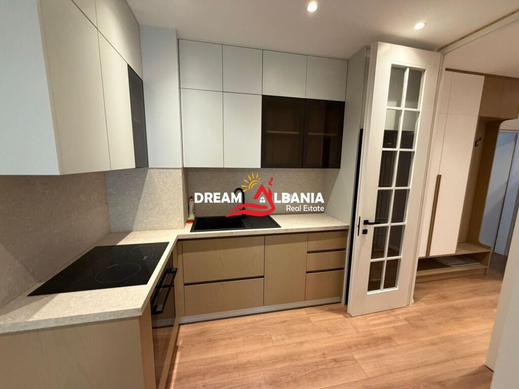 Shitet apartament 2+1 ne Qender te Tiranes prane Kafe Flora (ID 41211759)
