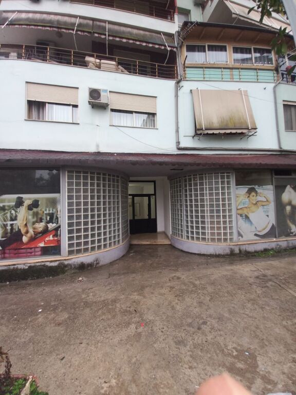 Ulet cmimi!Apartament 3+1+2, Kopshti Botanik, pa malore!!!