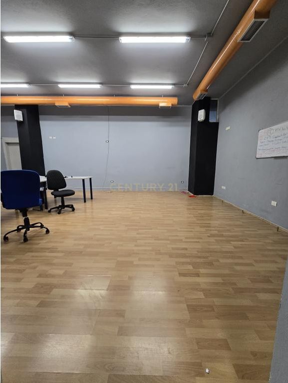 Ambient për Shitje në Durrës, pranë Rrugës Mujo Ulqinaku (1200 Euro/m2) !