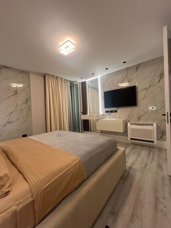 BLLOK, jepet me qira. Super apartament! 2+1+2.