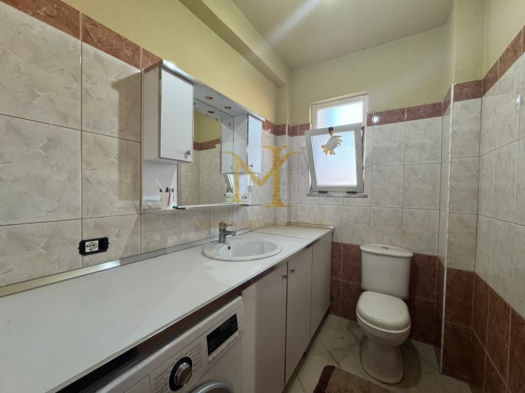 Shitet apartament 2+1+2 ne Durres, Stadiumi. 3 ballkon, 160m2 total