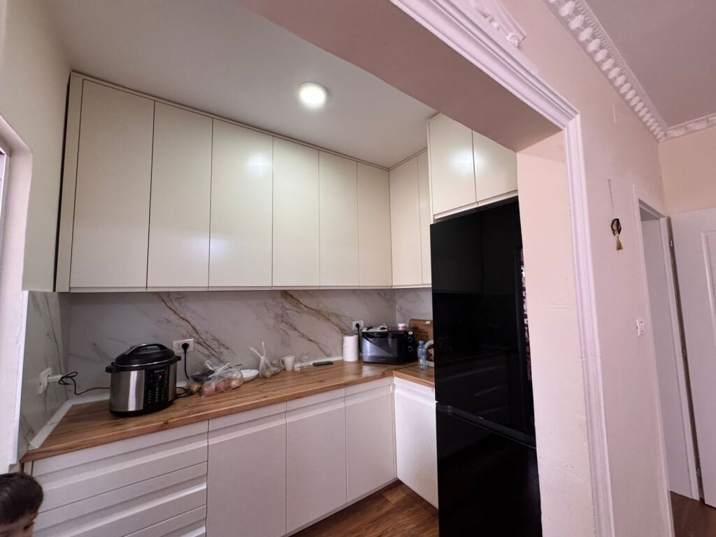 Shitet apartament 1+1 pranë shkollës "Bajram Curri"