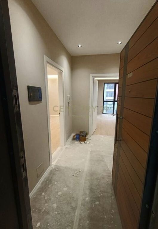 1+1 për qira Urban Gate, Astir