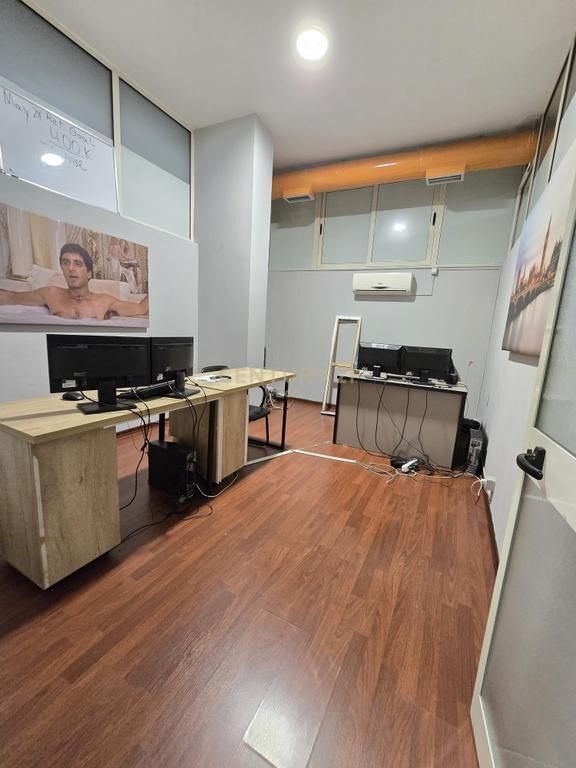 Ambient për Shitje në Durrës, pranë Rrugës Mujo Ulqinaku (1200 Euro/m2) !