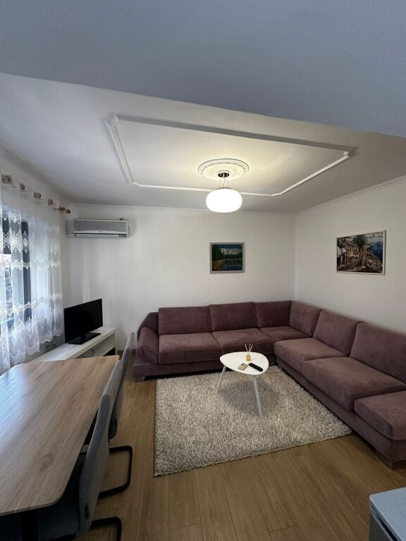 🏢Tek Myslym Shyri,jepet me qera apartament 1+1,i mobiluar 60,000Leke