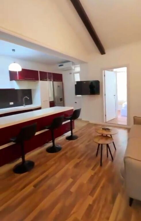 FOR RENT 🏙️ MODERN APARTMENT 1+1, ELEVATOR. AT THE BEGINNING OF SUN HILL AFTER BIG MARKET📍 TIRANA.