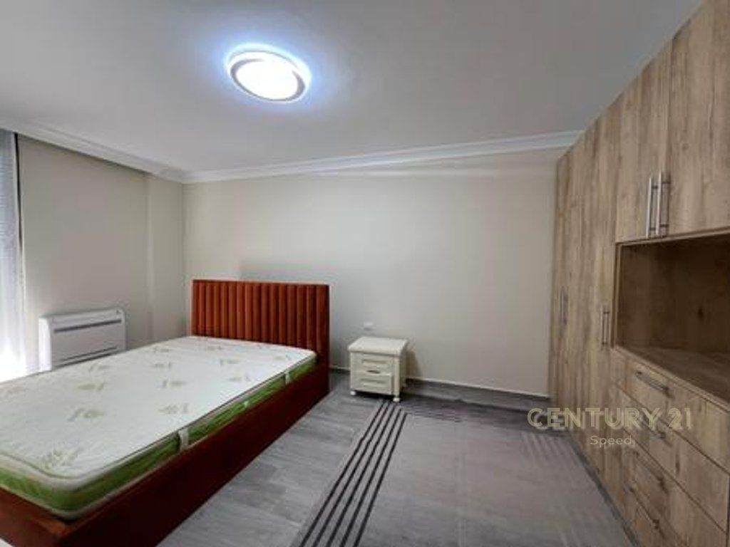 Apartament 1+1 me qira ne Rrugen 5 Maji!