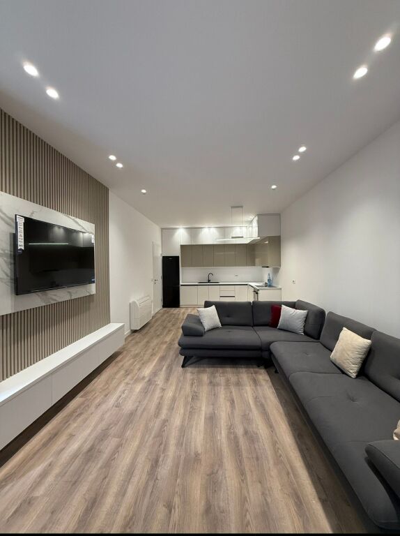 Jepet me qera apartament 1+1 tek Emerald Center