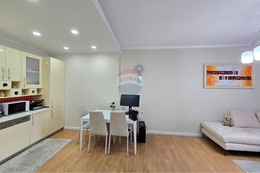 Shitet - Apartament 2+1 tek Ulsuga