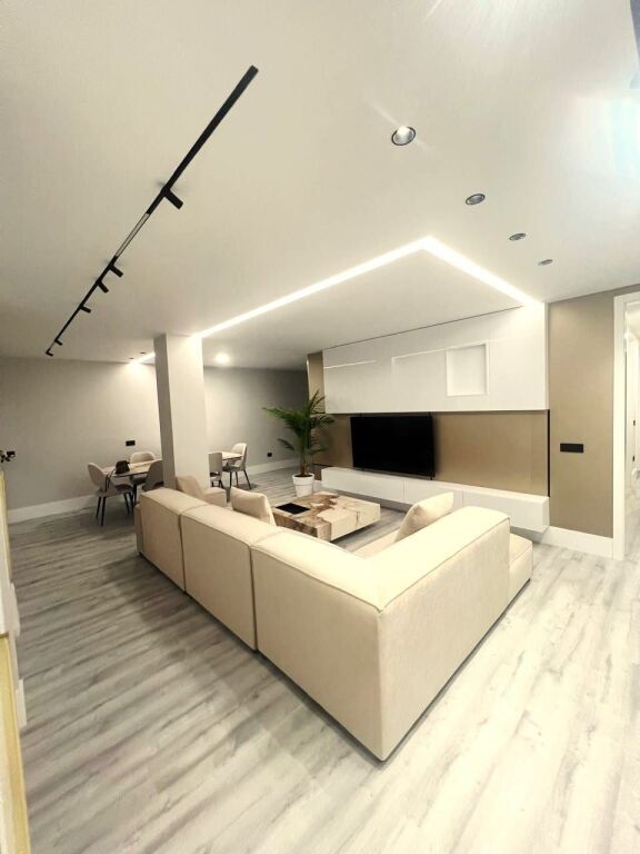 BLLOK, jepet me qira. Super apartament! 2+1+2.