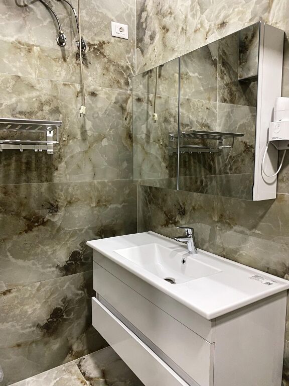 APARTAMENT 2+1 + PARKIM ME QERA TEK KOPSHTI ZOOLOGJIK